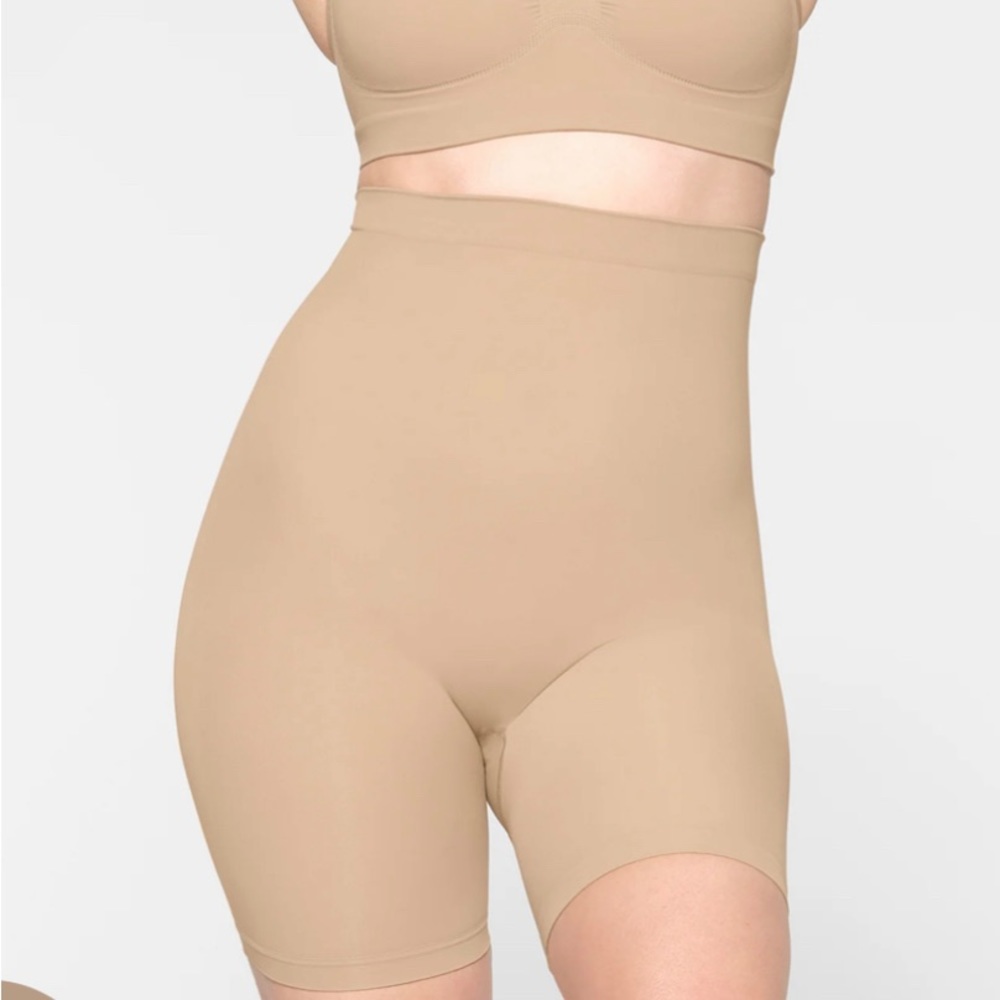 S/M Skim sculpting shapewear shorts NWOT
